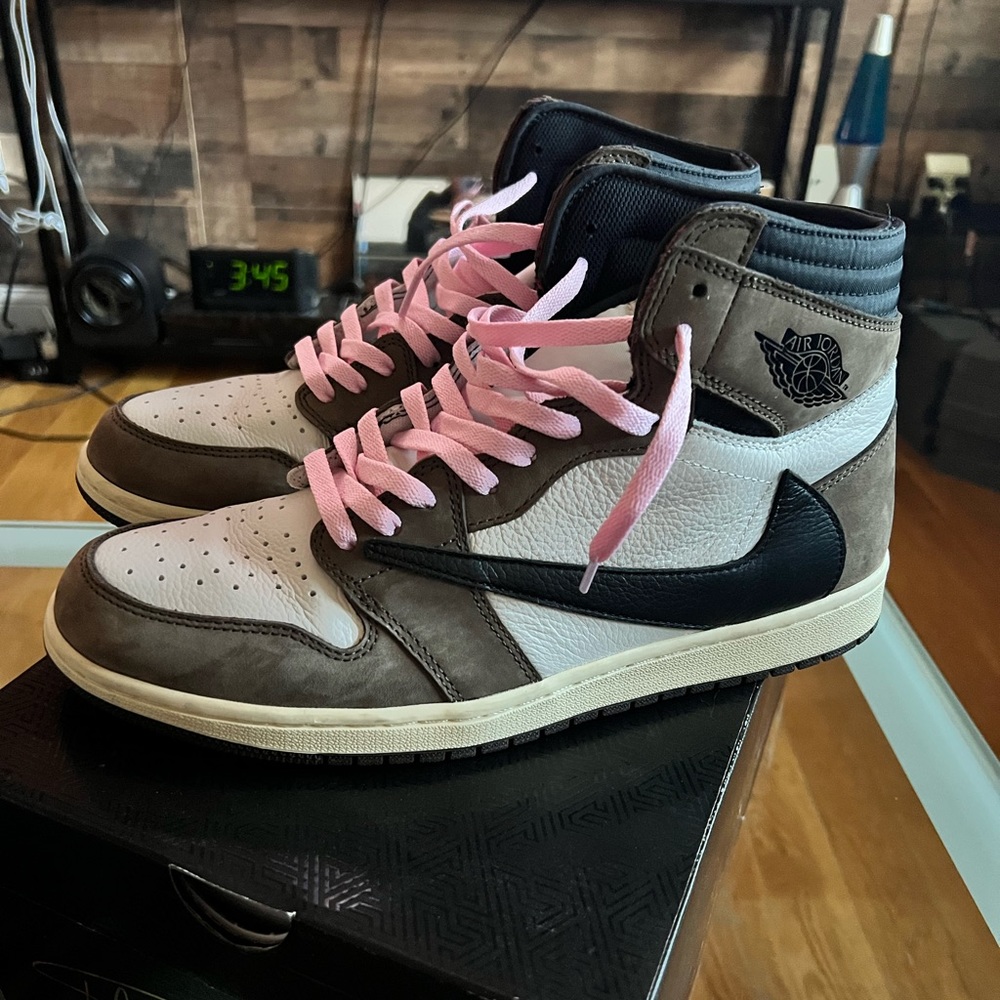 Travis Scott X Air Jordan 1 Retro High Og 'Mocha' - image 7